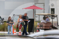 EXKLUSIV - Jennifer Aniston ohne BH in Hollywood unterwegs