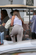 EXKLUSIV - Jennifer Aniston ohne BH in Hollywood unterwegs