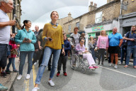FEATURE - Die Blutwurstwerfer Weltmeisterschaft in Ramsbottom