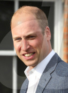 PEOPLE - Prinz William bestaunt die Nashorn Kunstwerke im Kensington Palast