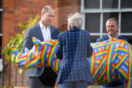 PEOPLE - Prinz William bestaunt die Nashorn Kunstwerke im Kensington Palast