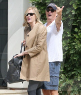 PEOPLE - Tom Hanks zeigt den Mittelfinger 