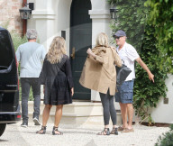 PEOPLE - Tom Hanks zeigt den Mittelfinger 