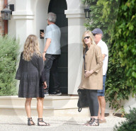 PEOPLE - Tom Hanks zeigt den Mittelfinger 