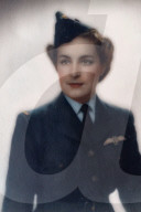 FEATURE - Die Letzte ihrer Art: Eleanor Wadsworth ist Grossbritanniens letzte überlebende WK II-Pilotin
