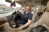 FEATURE -  Im vierten Anlauf: 75-Jährige schafft doch noch die Führerscheinprüfung