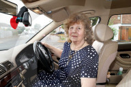 FEATURE -  Im vierten Anlauf: 75-Jährige schafft doch noch die Führerscheinprüfung