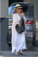 PEOPLE - Ganz in weiss: Rachel Welch in L.A. unterwegs