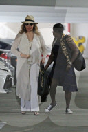 PEOPLE - Ganz in weiss: Rachel Welch in L.A. unterwegs