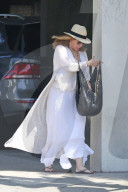 PEOPLE - Ganz in weiss: Rachel Welch in L.A. unterwegs