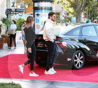 EXKLUSIV - Scott Disick verlässt mit seiner Sofia das Kino in Calabasas