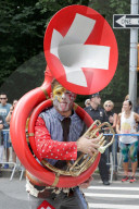 FEATURE - Schweizer Guggenmusik an der Steuben Day Parade in New York