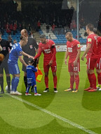 SCHICKSALE - Hodenkrebs mit 5: Der kleine Lucas kämpft sich durch die Chemotherapie