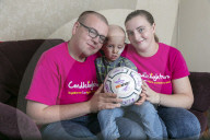 SCHICKSALE - Hodenkrebs mit 5: Der kleine Lucas kämpft sich durch die Chemotherapie