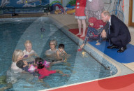 PEOPLE - Prinz William besucht das Acorns Kinderhospiz