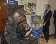PEOPLE - Prinz William besucht das Acorns Kinderhospiz