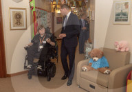 PEOPLE - Prinz William besucht das Acorns Kinderhospiz