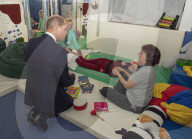 PEOPLE - Prinz William besucht das Acorns Kinderhospiz