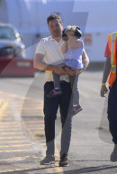 PEOPLE - Jimmy Fallon landet mit der Familie auf dem Heliport in New York