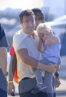 PEOPLE - Jimmy Fallon landet mit der Familie auf dem Heliport in New York