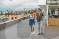 PEOPLE - Stefan Mross schlendert mit Freundin Anna-Carina Woitschack durch Santa Ponsa