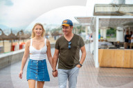 PEOPLE - Stefan Mross schlendert mit Freundin Anna-Carina Woitschack durch Santa Ponsa