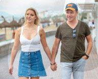 PEOPLE - Stefan Mross schlendert mit Freundin Anna-Carina Woitschack durch Santa Ponsa