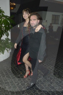 PEOPLE - Johnny Galecki verlÃ¤sst mit seiner Freundin Alaina das Chateau Marmont