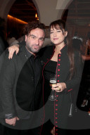PEOPLE - Johnny Galecki verlässt mit seiner Freundin Alaina das Chateau Marmont