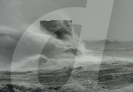 FEATURE - Unwetter über der Insel: Sturm Ali peitscht das Meer auf die Westküste Schottlands