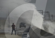 FEATURE - Unwetter über der Insel: Sturm Ali peitscht das Meer auf die Westküste Schottlands