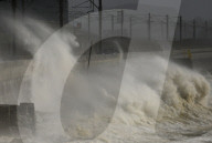 FEATURE - Unwetter über der Insel: Sturm Ali peitscht das Meer auf die Westküste Schottlands
