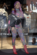 PEOPLE - Nicky Minaj zeigt Herz