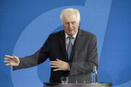 NEWS - Berlin: Seehofer spricht zur Ablösung von Maassen