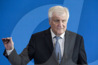 NEWS - Berlin: Seehofer spricht zur Ablösung von Maassen