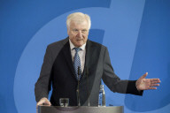 NEWS - Berlin: Seehofer spricht zur Ablösung von Maassen