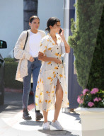 PEOPLE - Flower-Power bei Selena Gomez in der Kirche