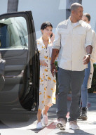 PEOPLE - Flower-Power bei Selena Gomez in der Kirche