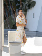 PEOPLE - Flower-Power bei Selena Gomez in der Kirche