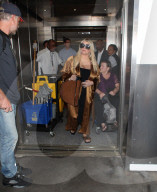 PEOPLE - Schwangere Jessica Simpson landet mit Mann Eric in Los Angeles