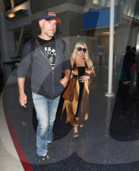 PEOPLE - Schwangere Jessica Simpson landet mit Mann Eric in Los Angeles