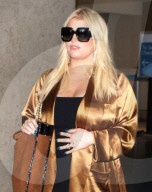 PEOPLE - Schwangere Jessica Simpson landet mit Mann Eric in Los Angeles