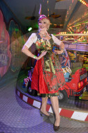 PEOPLE - Promis am Oktoberfest in München