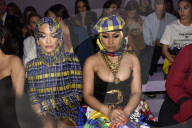 PEOPLE - Promis bei der Versace Modenschau in Mailand