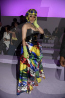 PEOPLE - Promis bei der Versace Modenschau in Mailand