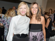 PEOPLE - Promis bei der Giorgio Armani Modenschau in Mailand