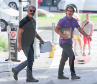 EXKLUSIV - Mel Gibson mit Drehbuch in Malibu unterwegs