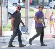 EXKLUSIV - Mel Gibson mit Drehbuch in Malibu unterwegs