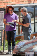 EXKLUSIV - Mel Gibson mit Drehbuch in Malibu unterwegs