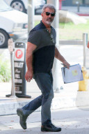 EXKLUSIV - Mel Gibson mit Drehbuch in Malibu unterwegs